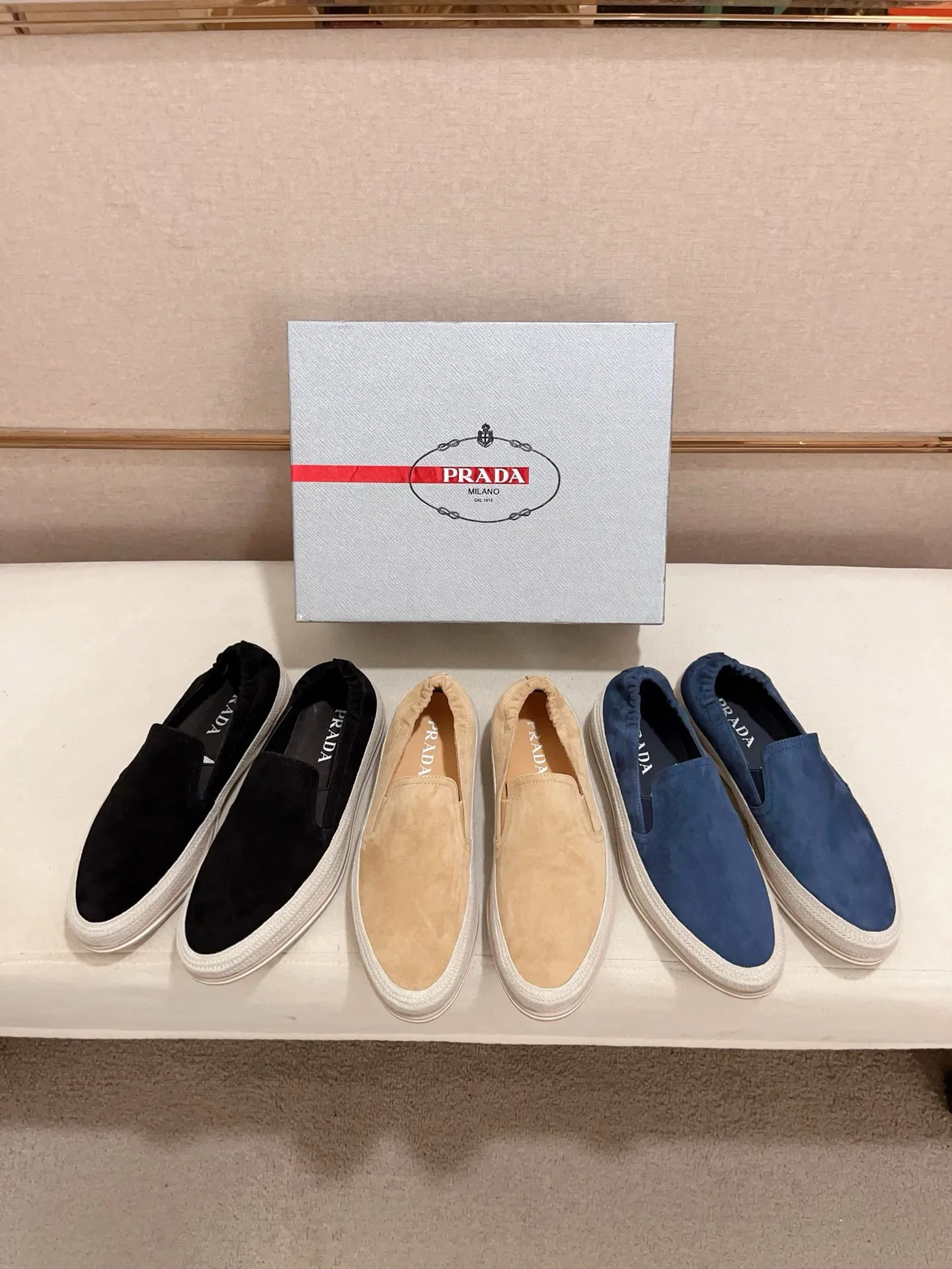Men's shoes 💰 540💰 ✔️✔️✔️Higher version High-quality new PRADA (Prada) counters are launched at the same time. The new men's shoes and 😘 fabrics are made of high-tech glue-making technology. Lining: Full cowhide lining. 👍🏿 High-end ☄️ air-cushion molded anti-slip rubber outsole, exquisite lines, simple and elegant, comfortable and high-end for leisure travel. Code number: 38 to 45